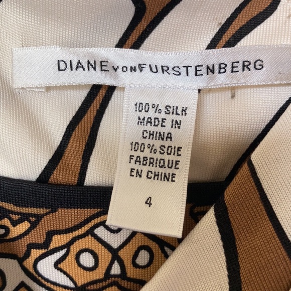 100% Silk Diane von Furstenberg Wrap Dress - Picture 4 of 6